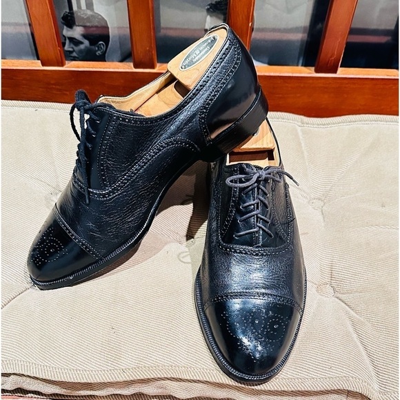 Bruno Magli Medallion  Oxfords. - Picture 1 of 11